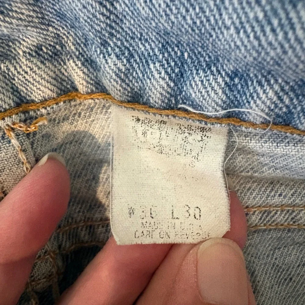 Vintage Levi's 550 Jeans Mens 34x30 (Tag 36x30) USA Light Wash 90s‎ Distressed